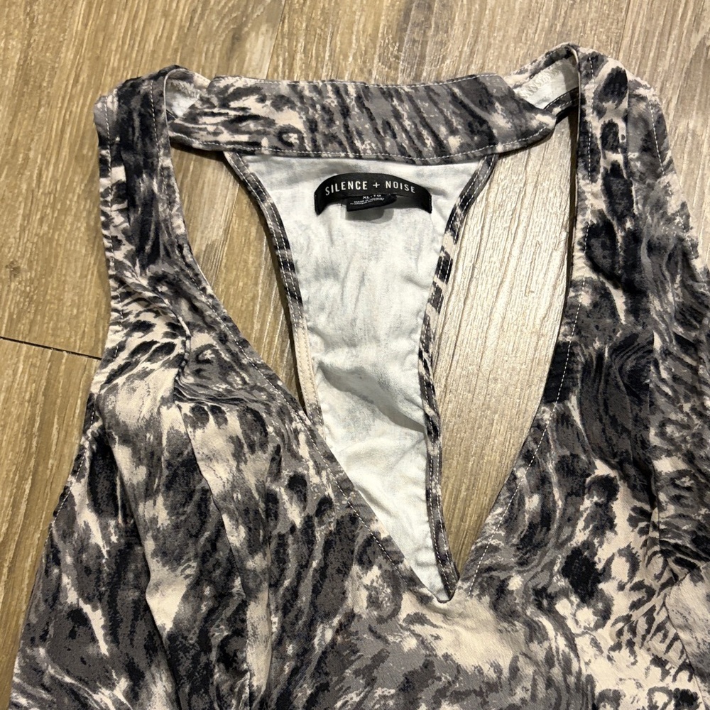 Urban Outfitters Black and White Patterned Racerback Tank - Picture 2 of 3